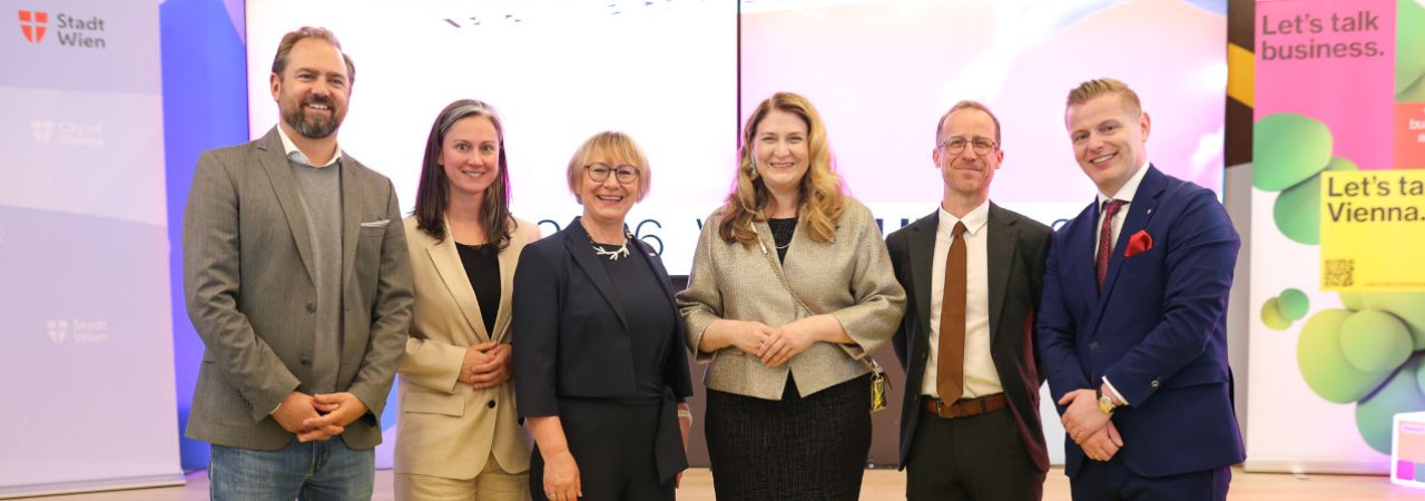 Vizebürgermeistern Barbara Novak mit Vertreter*innen aus Wien und Sarajevo