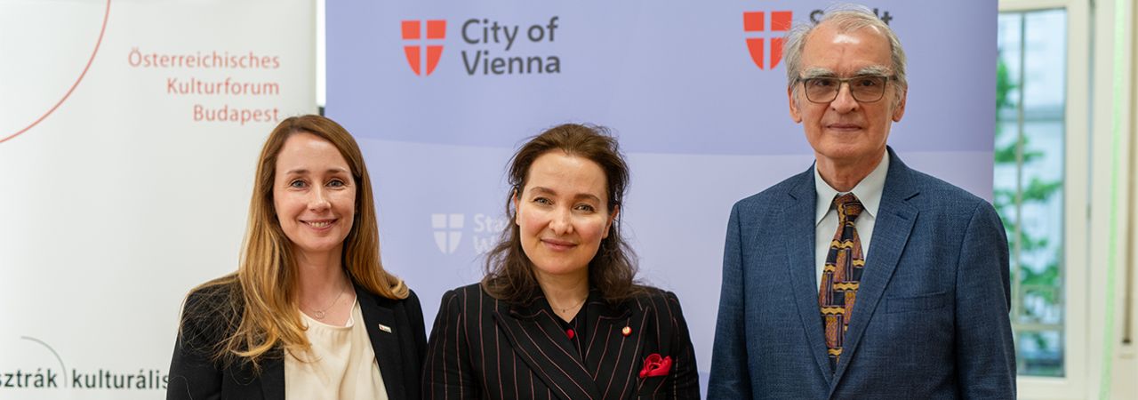 v.l.n.r.: Marcella Párkányi, Büroleiterin des Internationalen Büros der Stadt Wien in Budapest,  Aslıhan Bozatemur, Wiener Gemeinderätin und Landtagsabgeordnete und László Barabás, Honorarkonsul