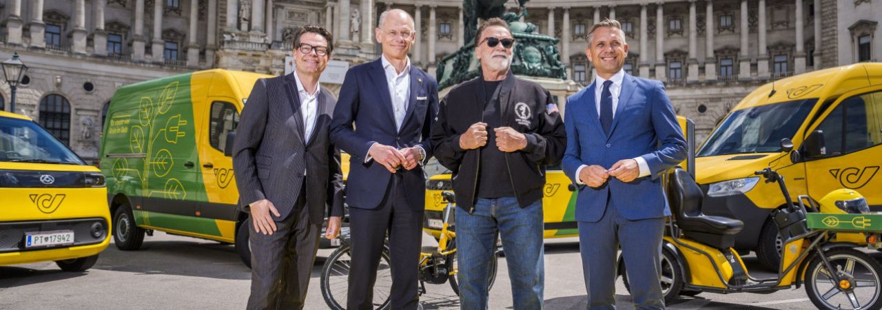 Jürgen Czernohorszky, Walter Oblin, generalni direktor Austrijske pošte i Arnold Schwarzenegger