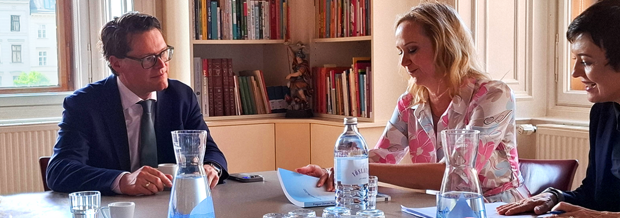 Stadtrat Jürgen Czernohorszky trifft Prags Vizeoberbürgermeisterin Jana Komrsková