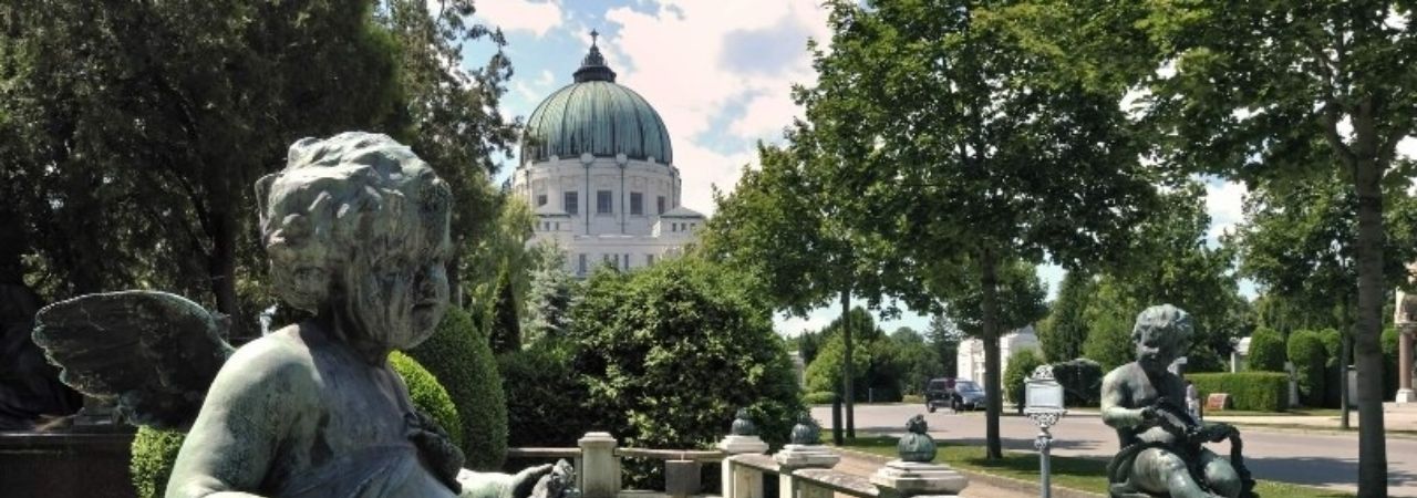 Главната алея на Виенските централни гробища